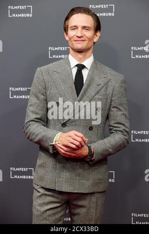 Amburgo, Germania. 30 settembre 2020. August Wittgenstein, attore, arriva alla prima del film televisivo 'il segreto della Foresta morta' al Festival del Cinema di Amburgo. Credit: Georg Wendt/dpa/Alamy Live News Foto Stock