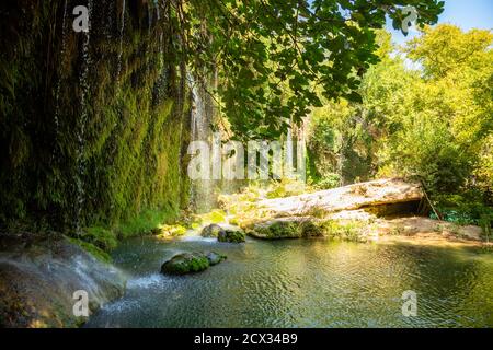 Kursunlu cascata vicino Antalya città in Turchia, natura viaggio sfondo, tempo di autunno Foto Stock