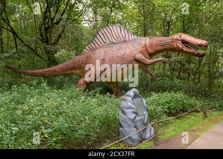 Cave City Kentucky, USA 09-24-20 Dinosaur World è una destinazione ideale per i bambini con riproduzioni di dinosauri a grandezza naturale e attività pratiche. Foto Stock