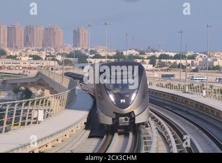 La metropolitana di Doha è uno dei treni senza conducente più veloci del mondo che viaggiano a una velocità superiore a 100 km/h, Foto Stock