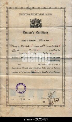 Center Mon po Sein Mon po Sein (Burma, 03 marzo 1960 – Burma, 20 gennaio 2013) è stato un . Questa è una foto del suo certificato che ha superato un diploma di insegnante di scuola superiore in volgare il 7 settembre 1948 Foto Stock