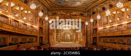 Versailles, Francia - 28 agosto 2019: Opera reale al Palazzo di Versailles. E' stato aggiunto alla lista dei Siti Patrimonio Mondiale dell'UNESCO. Foto Stock
