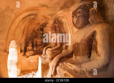 Statuaria buddista, Hpo Win Daung grotte, vicino Monywa, Sagaing regione, Birmania Foto Stock