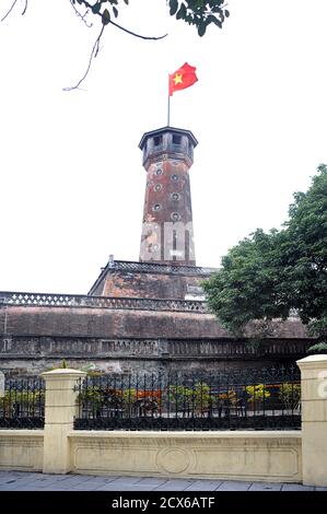 Torre della Bandiera della COT Co., Museo di Storia militare del Vietnam, Hanoi, Vietnam Foto Stock