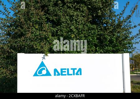 Delta firma e logo presso la sede centrale di Delta Electronics a Silicon Valley - Fremont, California, USA - 2020 Foto Stock