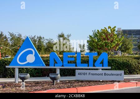 Delta firma e logo presso la sede centrale di Delta Electronics a Silicon Valley - Fremont, California, USA - 2020 Foto Stock