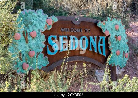 Sedona, AZ, USA - 13 ottobre 2019: Un cartello di benvenuto al punto di ingresso del parco Preserve Foto Stock