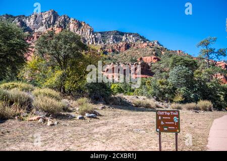 Sedona, AZ, USA - 13 ottobre 2019: The Cliff Rock Mountain Trail Foto Stock