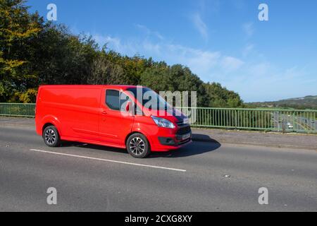 2018 Ford Transit Custom 290 Sport; traffico veicolare, veicoli in movimento, automobili, veicoli in circolazione su strade del Regno Unito, motori, motori sulla rete stradale autostradale M6. Foto Stock