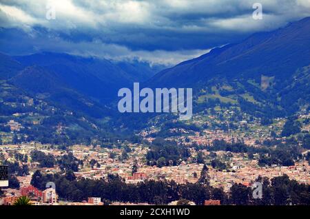 Cuenca, Ecuador - Vista panoramica da Mirador de Turi Foto Stock
