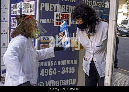 30 settembre 2020, Buenos Aires, capitale federale, Argentina: Nelle ultime 24 ore, sono stati registrati 419 decessi e 14,392 nuovi casi positivi di coronavirus, secondo i dati del Ministero della Salute della Repubblica Argentina. Con questi dati, il numero totale di infetti in tutto il paese ammonta a 751,001 e i decessi totali a 16,937. E 'il record di infezioni per un giorno..la disoccupazione in Argentina è salito al 13.1% nel secondo trimestre del 2020..la disoccupazione ha raggiunto il 13.1% della popolazione argentina nel secondo trimestre dell'anno, con un aumento di 2.7 punti percentuali compa Foto Stock