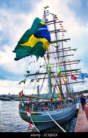 ROUEN, FRANCIA - Giugno circa, 2019. Il cigno bianco Cisne Branco, barca a vela brasiliana, è parcheggiato sul molo della Senna. Di proprietà della marina brasiliana da allora Foto Stock