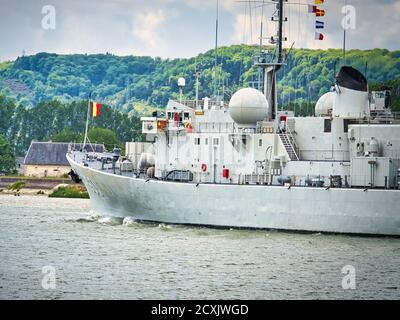 ROUEN, FRANCIA - GIUGNO CIRCA, 2019. Godedetia M923, una grande nave logistica, sul fiume Senna per l'esposizione Armada. Marina belga Foto Stock