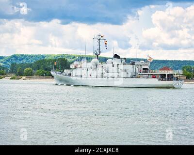 ROUEN, FRANCIA - GIUGNO CIRCA, 2019. Godedetia M923, una grande nave logistica, sul fiume Senna per l'esposizione Armada. Marina belga Foto Stock