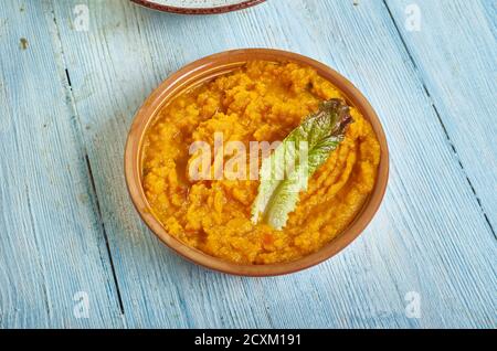 Supu ya malenge, cucina keniota, zucca tritata, carote, patate, brodo, zenzero, aglio, cipolle e olio. Foto Stock