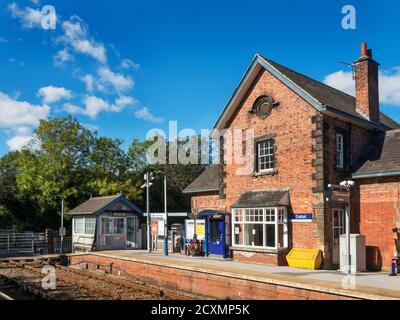 Stazione ferroviaria del villaggio a Cattal vicino a Knaresborough North Yorkshire Inghilterra Foto Stock