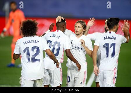 Vinicius Junior del Real Madrid celebra un obiettivo con i compagni di squadra Durante il campionato spagnolo la Liga partita di calcio tra Real Madrid e Real va Foto Stock