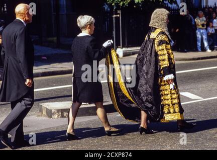 I membri della magistratura frequentano il servizio Lord Chancellor’s Breakfast di Westminster. 02 ottobre 1991. Foto: Neil Turner Foto Stock