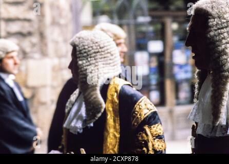 I membri della magistratura frequentano il servizio Lord Chancellor’s Breakfast di Westminster. 01 ottobre 1990. Foto: Neil Turner Foto Stock