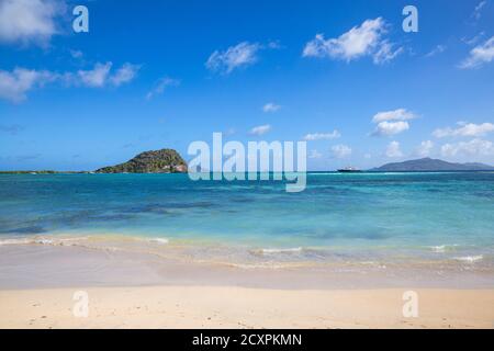 St Vincent e Grenadine, Union Island, Campbell Beach e Frigate Island, con Canouan sulla destra Foto Stock