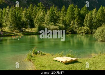 Il lago di Tasch vicino a Zermatt nelle alpi svizzere Foto Stock