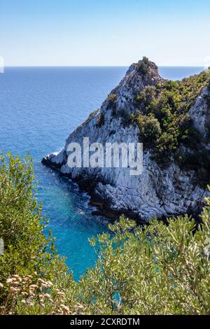 Spiagge della Grecia, spiaggia di Fakistra dall'alto, monte Pelion, distretto di Volos Foto Stock