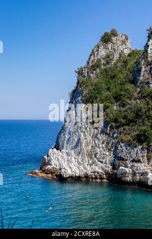 Spiagge della Grecia, spiaggia di Fakistra dall'alto, monte Pelion, distretto di Volos Foto Stock