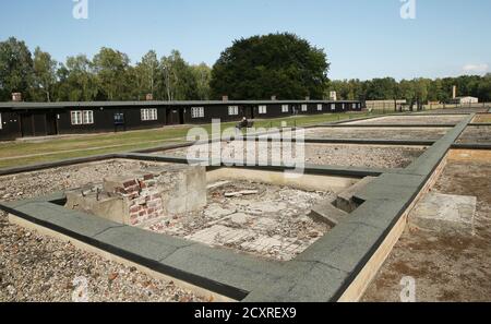 Sztutowo, Polonia. 1 ottobre 2020. Una vista dell'ex campo di sterminio tedesco Stutthof: Caserme. Il Museo Stutthof di Sztutowo. Konzentrationslager Stutthof - ex campo di concentramento nazista tedesco istituito nelle aree annesse della Città libera di Danzica, a 36 km da Danzica. Ha funzionato durante la seconda guerra mondiale, dal 2 settembre 1939 al 9 maggio 1945. Credit: Damian Klamka/ZUMA Wire/Alamy Live News Foto Stock