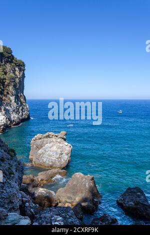 Spiagge della Grecia, spiaggia di Fakistra dall'alto, monte Pelion, distretto di Volos Foto Stock