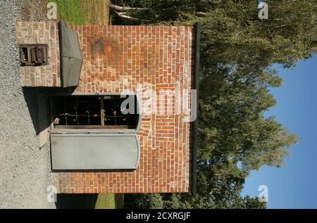 Sztutowo, Polonia. 1 ottobre 2020. Una vista dell'ex campo di sterminio tedesco Stutthof: Camera a gas. Il Museo Stutthof di Sztutowo. Konzentrationslager Stutthof - ex campo di concentramento nazista tedesco istituito nelle aree annesse della Città libera di Danzica, a 36 km da Danzica. Ha funzionato durante la seconda guerra mondiale, dal 2 settembre 1939 al 9 maggio 1945. Credit: Damian Klamka/ZUMA Wire/Alamy Live News Foto Stock