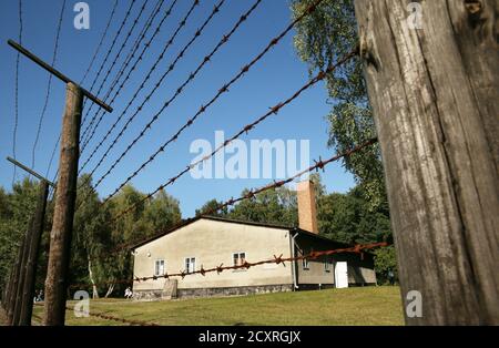 Sztutowo, Polonia. 1 ottobre 2020. Una vista dell'ex campo di sterminio tedesco Stutthof: Crematorio. Il Museo Stutthof di Sztutowo. Konzentrationslager Stutthof - ex campo di concentramento nazista tedesco istituito nelle aree annesse della Città libera di Danzica, a 36 km da Danzica. Ha funzionato durante la seconda guerra mondiale, dal 2 settembre 1939 al 9 maggio 1945. Credit: Damian Klamka/ZUMA Wire/Alamy Live News Foto Stock