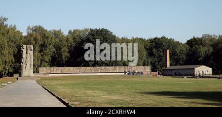 Sztutowo, Polonia. 1 ottobre 2020. Una vista dell'ex campo di sterminio tedesco Stutthof: Crematorio e monumento. Il Museo Stutthof di Sztutowo. Konzentrationslager Stutthof - ex campo di concentramento nazista tedesco istituito nelle aree annesse della Città libera di Danzica, a 36 km da Danzica. Ha funzionato durante la seconda guerra mondiale, dal 2 settembre 1939 al 9 maggio 1945. Credit: Damian Klamka/ZUMA Wire/Alamy Live News Foto Stock