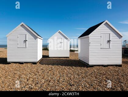 Tre capanne di pescatori di legno sulla spiaggia di Walmer, Foto Stock