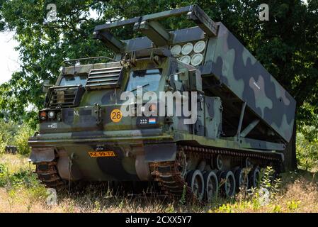 Un sistema di lancio multiplo (MLRS) del M270 dell'Esercito reale dei Paesi Bassi. Foto Stock