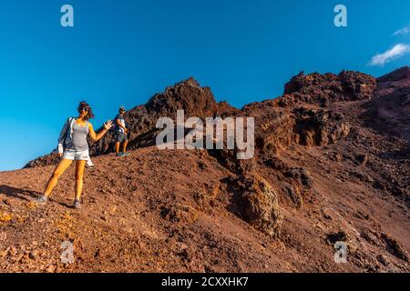 Una ragazza vulcano Teneguia nella parte meridionale dell'isola di la Palma, Isole Canarie, Spagna Foto Stock