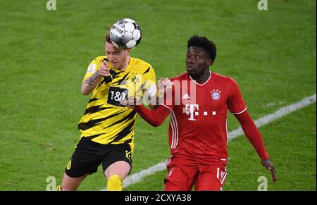 Allianz Arena Monaco Germania 30.09.20, Calcio: Tedesco SUPERCUP FINALE 2020/2021, FC Bayern Muenchen (FCB, rosso) vs Borussia Dortmund (BVB, giallo) 3:2 – Marco Reus (Borussia Dortmund) gegen Alphonso Davies (FC Bayern Muenchen) Foto: Markus Ulmer/Pressefuto come divieto di utilizzo di immagini/immagini/foto di Kolquasi o video. Foto Stock