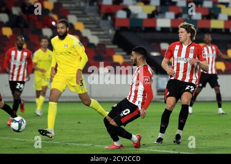 Londra, Regno Unito. 01 Ottobre 2020. Ha detto Benrahma di Brentford (10) segna il suo secondo gol squadre. Carabao Cup, EFL Cup match, round di 16, Brentford contro Fulham al Brentford Community Stadium di Brentford, Londra giovedì 1 ottobre 2020. Questa immagine può essere utilizzata solo per scopi editoriali. Solo per uso editoriale, è richiesta una licenza per uso commerciale. Nessun utilizzo nelle scommesse, nei giochi o nelle pubblicazioni di un singolo club/campionato/giocatore. pic by Steffan Bowen/Andrew Orchard sports photography/Alamy Live news Credit: Andrew Orchard sports photography/Alamy Live News Foto Stock