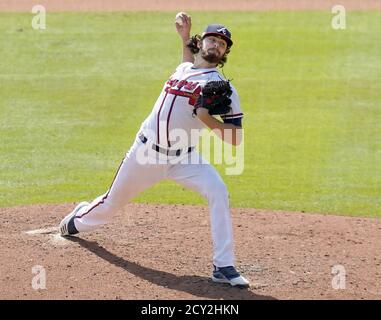 Atlanta, Stati Uniti. 01 Ottobre 2020. Atlanta Braves lanciando il lanciatore Ian Anderson lancia ad un battter di Cincinnati Reds nel primo inning del gioco 2 della serie selvaggia della lega nazionale delle carte al parco del Truist ad Atlanta mercoledì 1 ottobre 2020. Foto di Tami Chappell/UPI Credit: UPI/Alamy Live News Foto Stock