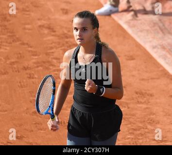 Parigi, Francia. 01 Ottobre 2020. Roland Garros Paris French Open 2020 Day 5 011020 Clara Burel (fra) vince la seconda partita Credit: Roger Parker/Alamy Live News Foto Stock