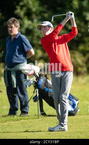 SWANSEA - GALLES 27 SET: Tom Rotheroe si è disputato il 27 settembre alle finali regionali Junior European Open dello Swansea Bay Golf Club di Swansea, Regno Unito Foto Stock