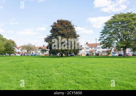 Case suburbane del parco e giardino Dell, West Drayton, London Borough of Hillingdon, Greater London, England, Regno Unito Foto Stock