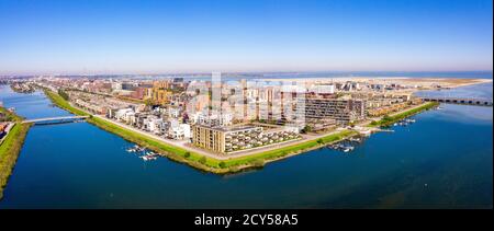 Foto aerea di IJburg Amsterdam con StrandEiland sullo sfondo Foto Stock