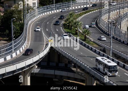 Interscambio stradale multilivello su Kurortny Prospekt a Sochi, territorio di Krasnodar, Russia Foto Stock