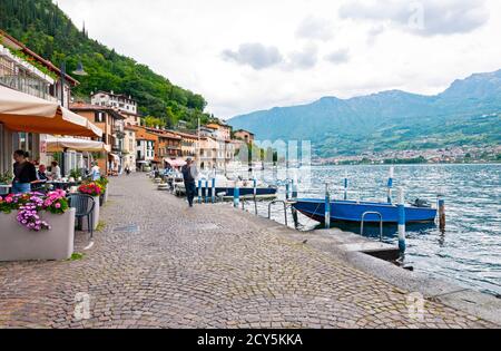 Veduta del Lago d'Iseo e della città di Peschiera Maraglio sul Monte Isola Foto Stock