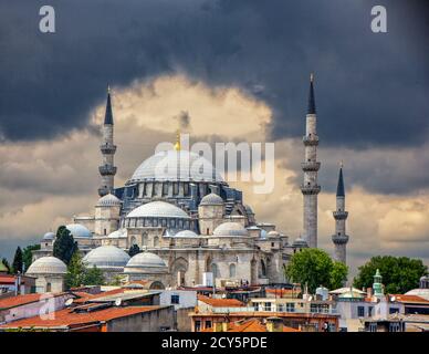 La Moschea Blu di Istanbul è una grande attrazione turistica, e fu costruita tra il 1609 e il 1616 Foto Stock