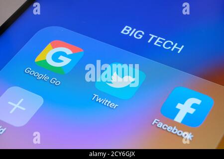 Google, Facebook, Twitter app visualizzate sullo schermo dello smartphone. Foto Stock