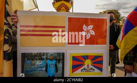 Tibetano, uigur, taiwanese, Hong Konger, Mongoliano del Sud, E gli attivisti cinesi hanno osservato la ‘Giornata Mondiale d’azione’ a Place de la Bastille a Parigi per boicottare le imminenti e controverse Olimpiadi invernali di Pechino previste per il 2022 febbraio, Parigi, il 23 giugno 2021 Foto Stock