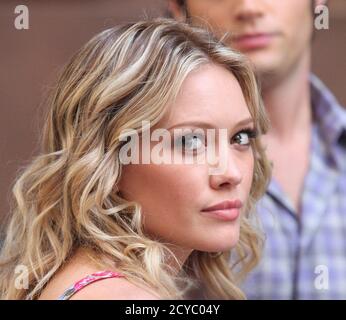 Hilary Duff sul set della "Gossip Girl" della CW a New York il 26 agosto 2009. Foto: Henry McGee/MediaPunch Foto Stock