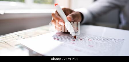 Correzione degli errori di ortografia e grammatica. Script di correzione Foto Stock