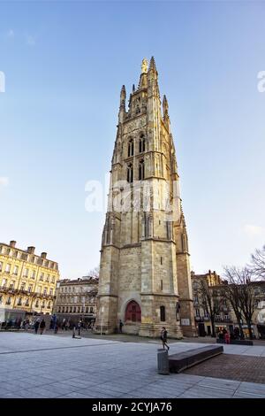 2020 02, Bordeaux, Francia. Vista sulla torre Pey Berland, campanile separato della Cattedrale di Saint-André. Foto Stock